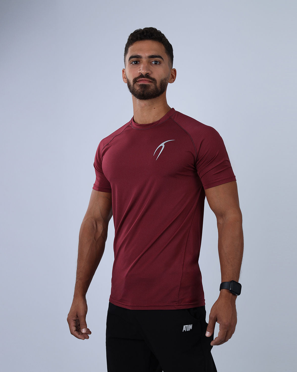 بلوزة لياقة بدنية قصيرة الأكمام من Dri-Fit باللون العنابي