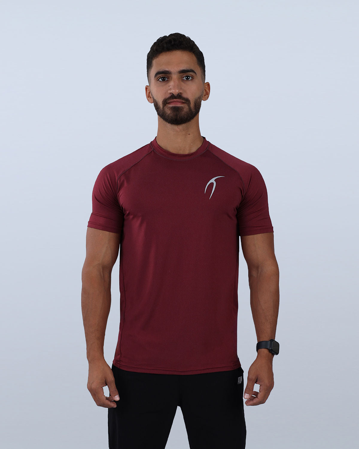 بلوزة لياقة بدنية قصيرة الأكمام من Dri-Fit باللون العنابي