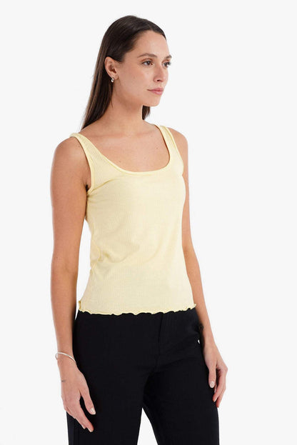 بلوزة بيجامة ذات حافة مكشكشة