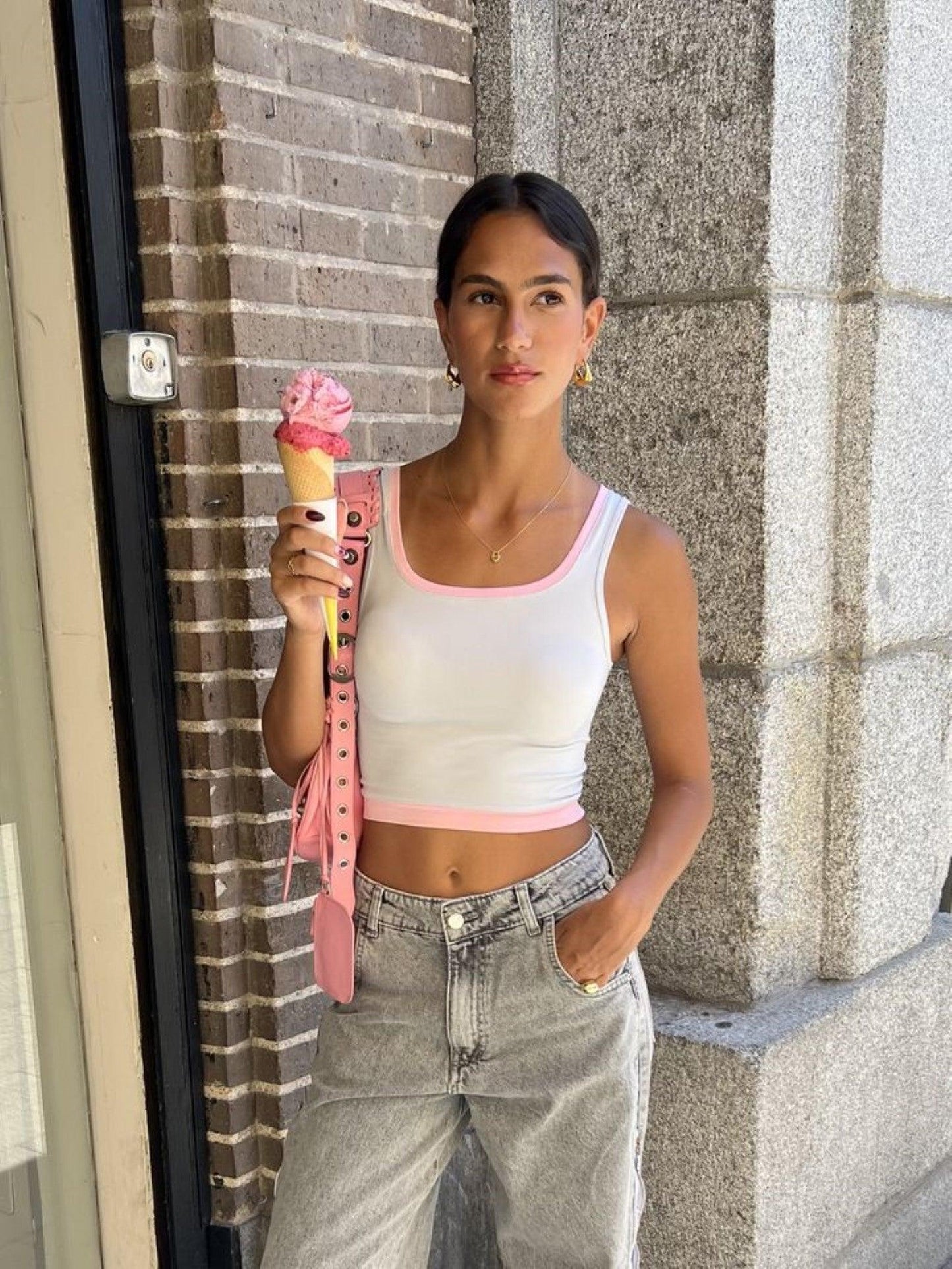 قميص داخلي رمادي قصير