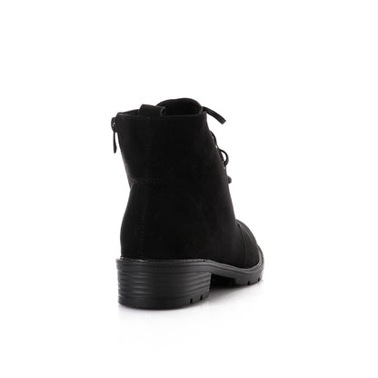 حذاء كاحل برباط من جلد الغزال الأسود