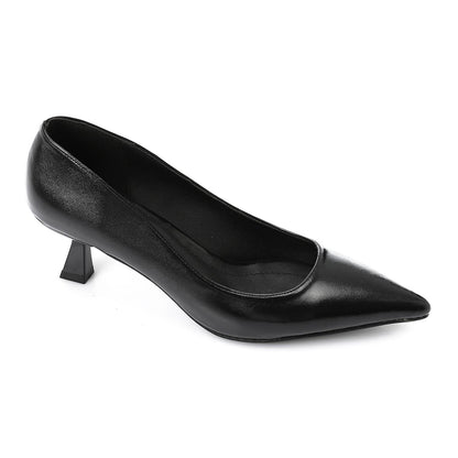 Black Solid Pointed-Toe Pumps - حذاء بكعب سادة بمقدمة مدببة
