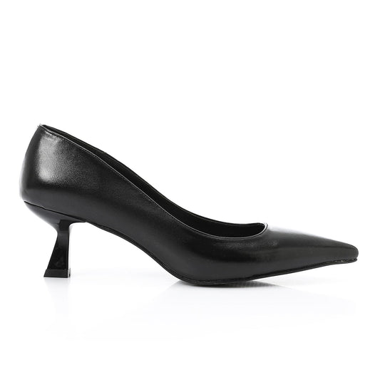 Black Solid Pointed-Toe Pumps - حذاء بكعب سادة بمقدمة مدببة