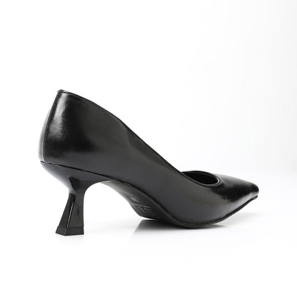 Black Solid Pointed-Toe Pumps - حذاء بكعب سادة بمقدمة مدببة