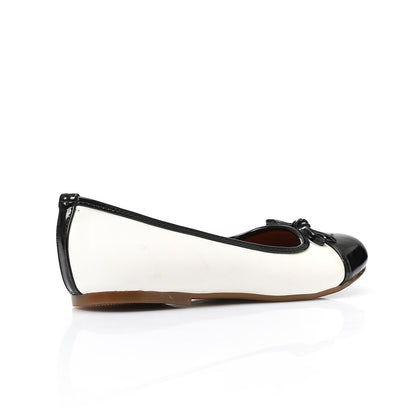 Girls Bi-Tone Flat Shoes - حذاء مسطح بلونين للبنات