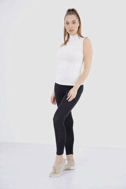 بلوزة بدون أكمام وياقة عالية