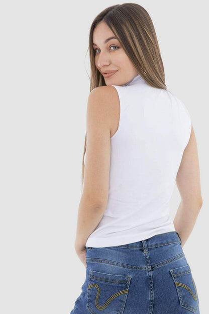 بلوزة بدون أكمام وياقة عالية