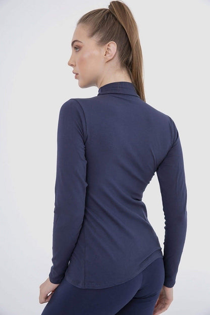 بلوزة بدون رقبة عالية