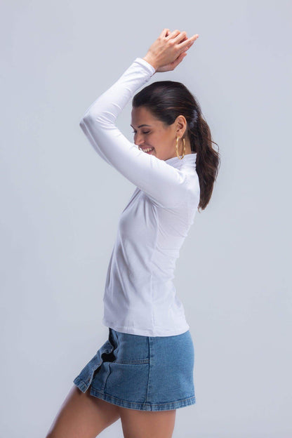 بلوزة بدون رقبة عالية