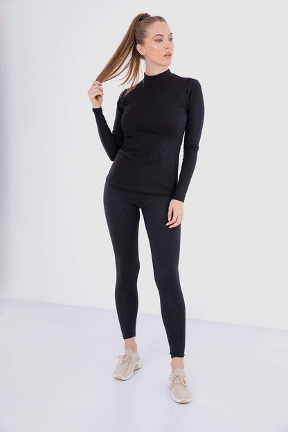 بلوزة بدون رقبة عالية