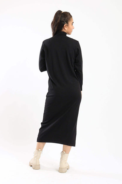 فستان محبوك بياقة مدورة