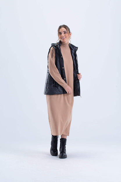 فستان محبوك بياقة مدورة