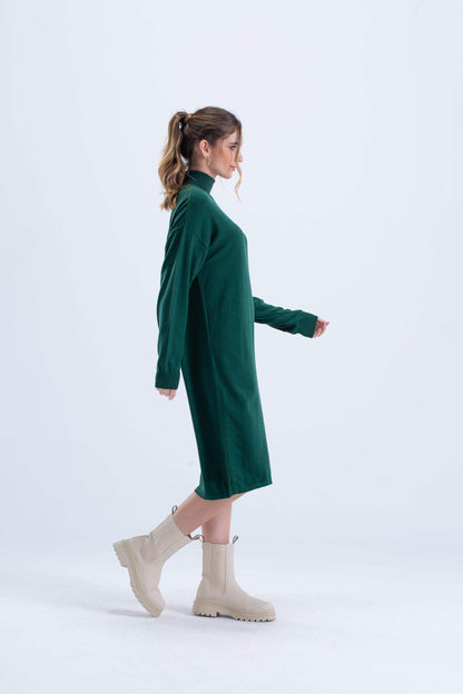 فستان محبوك بياقة مدورة