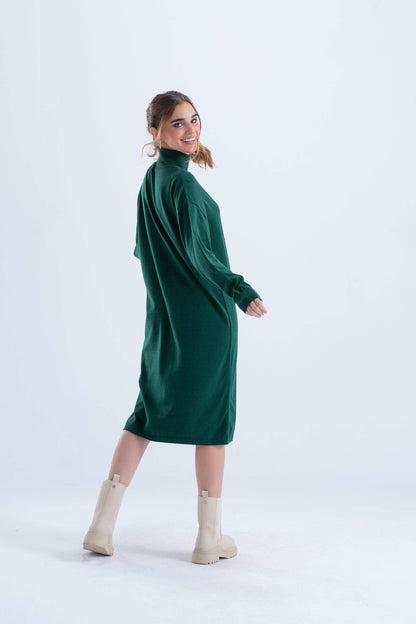 فستان محبوك بياقة مدورة