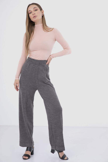 بلوزة من الألياف الدقيقة بأكمام طويلة