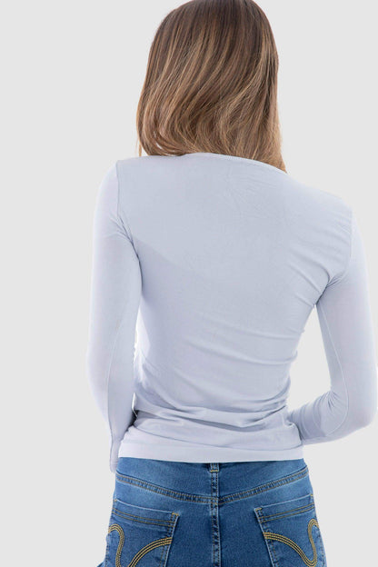 بلوزة من الألياف الدقيقة بأكمام طويلة