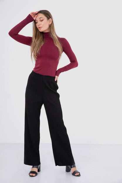 بلوزة من الألياف الدقيقة بأكمام طويلة