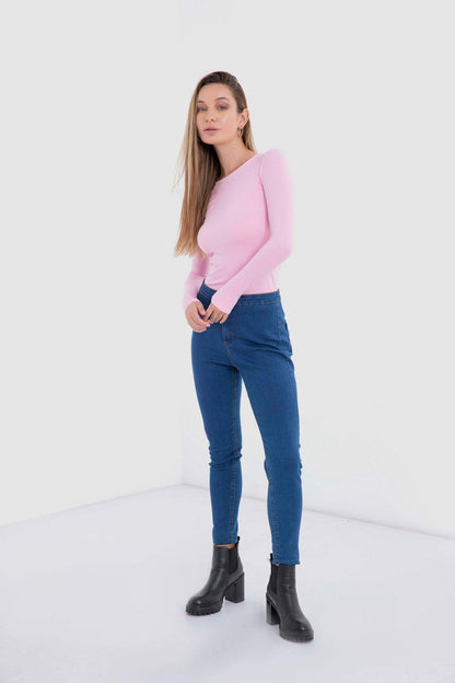 بلوزة من الألياف الدقيقة بأكمام طويلة