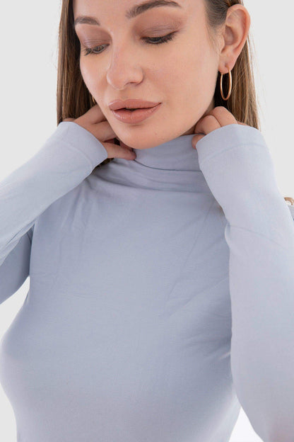 بلوزة من الألياف الدقيقة بأكمام طويلة