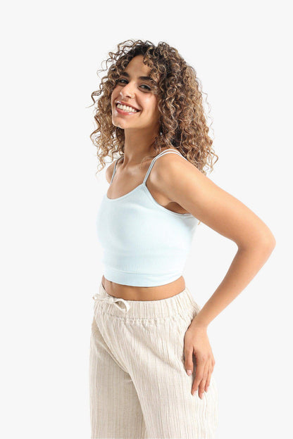 بلوزة من الألياف الدقيقة بحمالات رفيعة