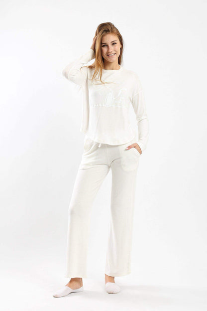 طقم بيجامة مطبوع باللون الأبيض العتيق