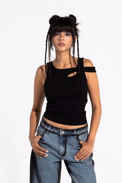 تانك توب أسود بحزام واحد