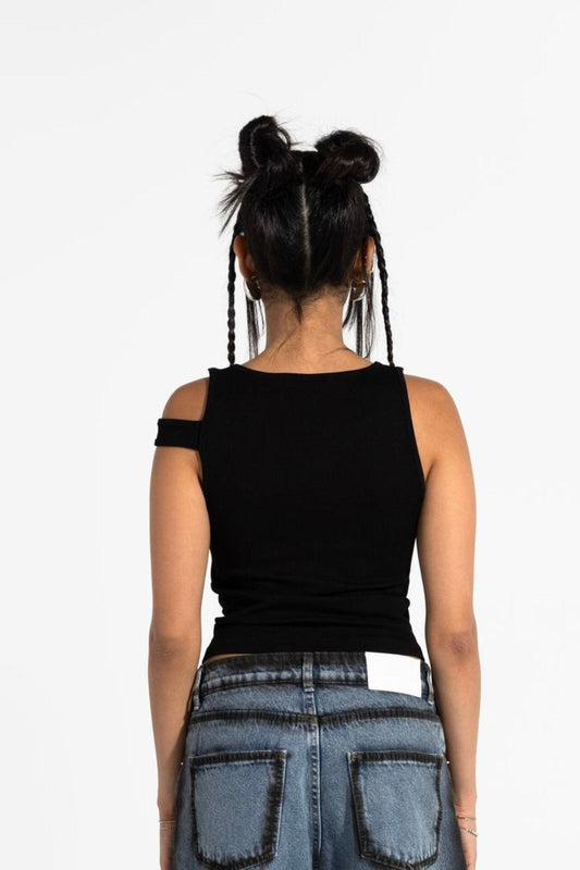 تانك توب أسود بحزام واحد