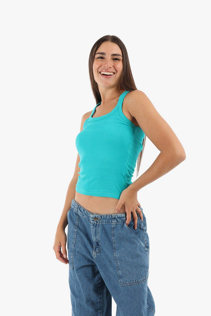 بلوزة بفتحة رقبة مستديرة