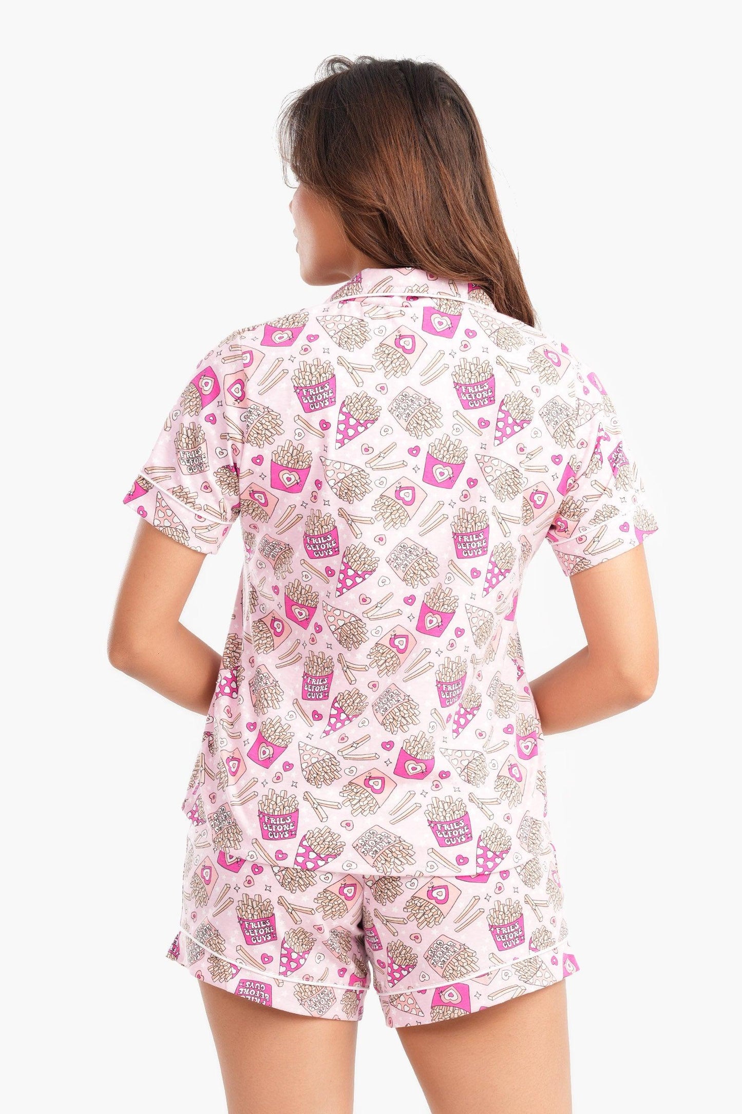 طقم بيجامة قصيرة مطبوعة باللون الوردي