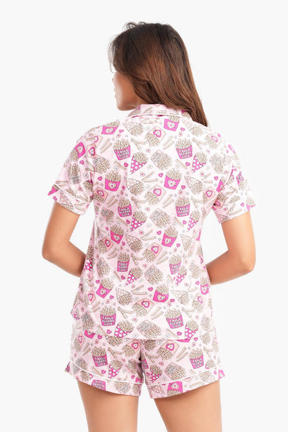 طقم بيجامة قصيرة مطبوعة باللون الوردي