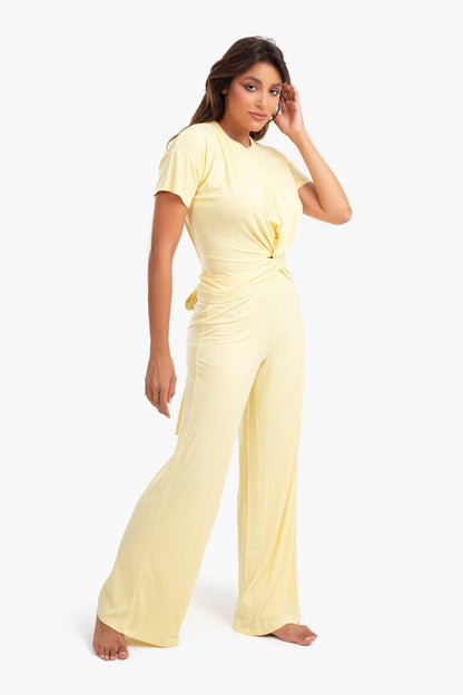 طقم بيجامة بجزء علوي وبنطال بعقدة أمامية