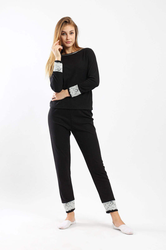 طقم بيجامة مع أكمام من الدانتيل