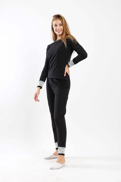 طقم بيجامة مع أكمام من الدانتيل