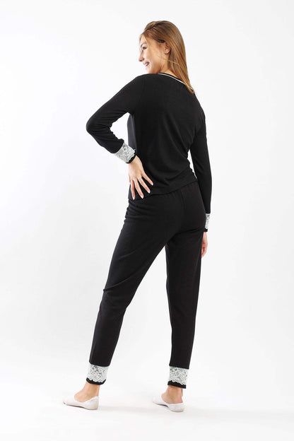 طقم بيجامة مع أكمام من الدانتيل