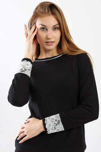 طقم بيجامة مع أكمام من الدانتيل