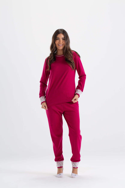 طقم بيجامة مع أكمام من الدانتيل