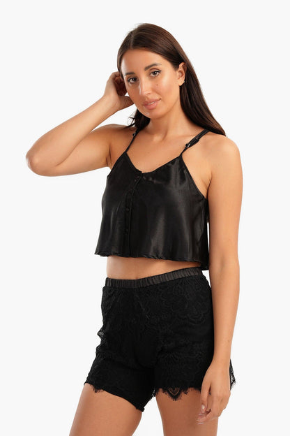 طقم بيجامة بحمالات مع شورت دانتيل