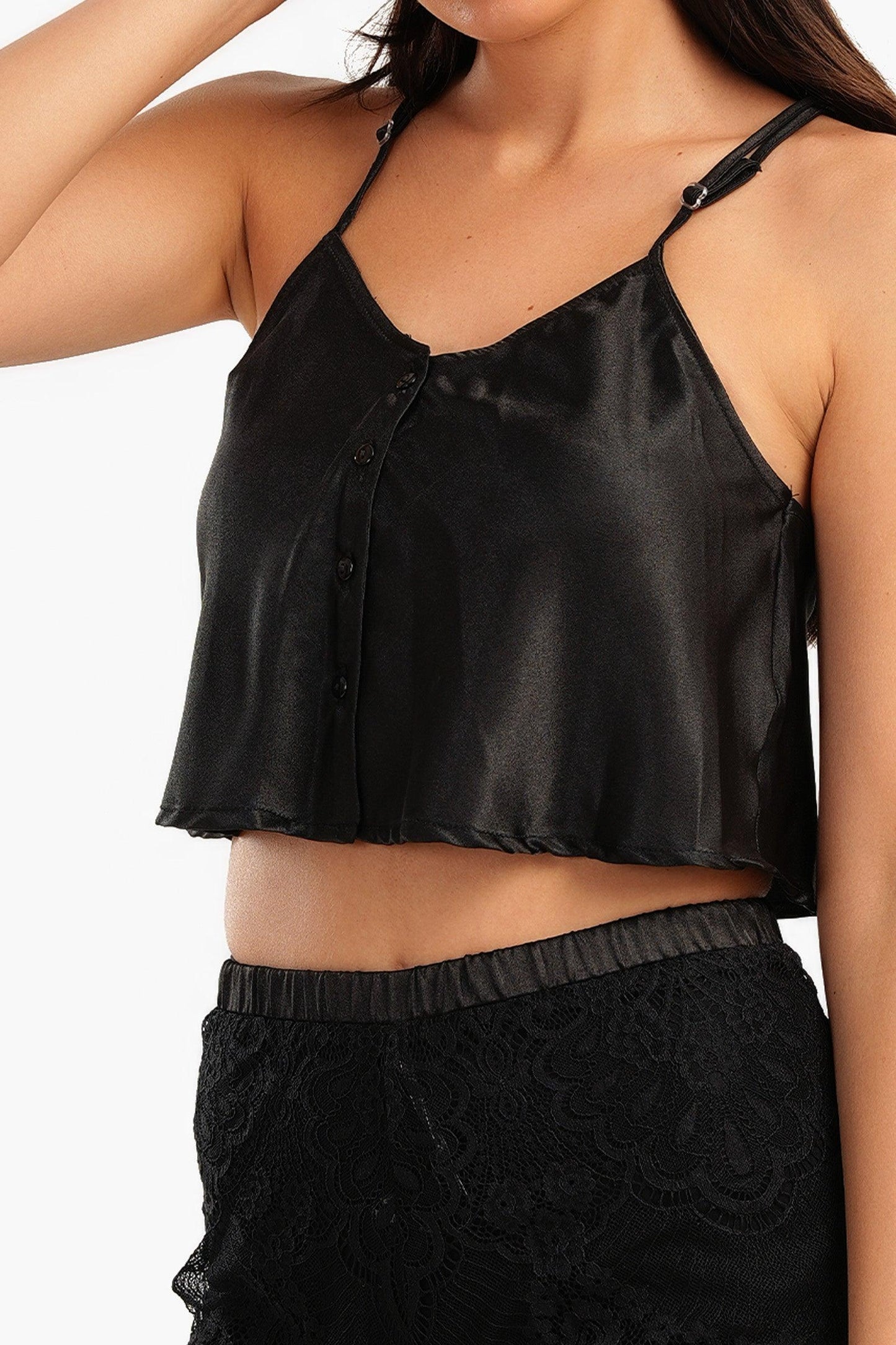 طقم بيجامة بحمالات مع شورت دانتيل