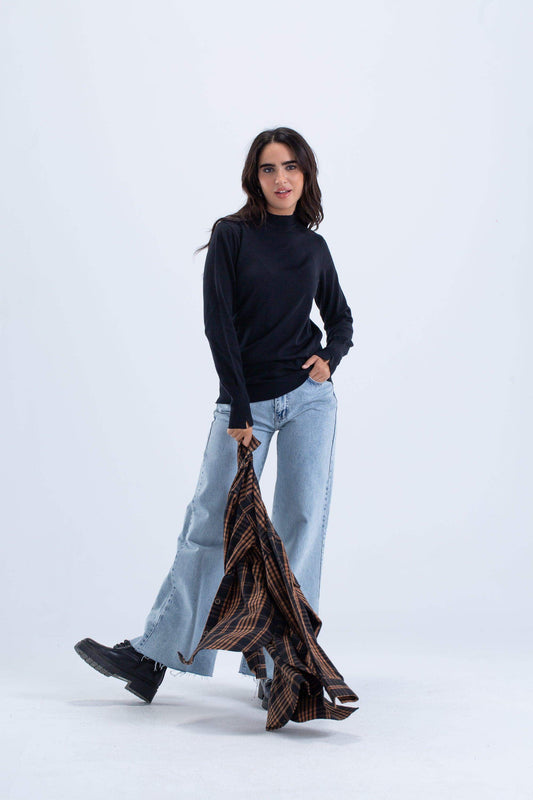 بلوفر برقبة دائرية مضلعة