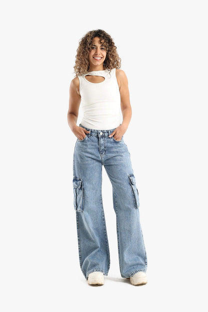 الجزء العلوي بفتحة أمامية مضلعة