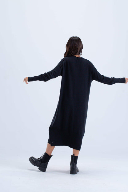 فستان ميدي بفتحة رقبة على شكل حرف V مضلع