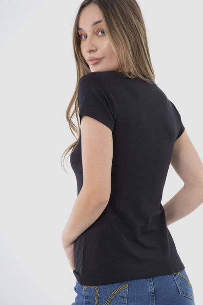 بلوزة سادة برقبة دائرية