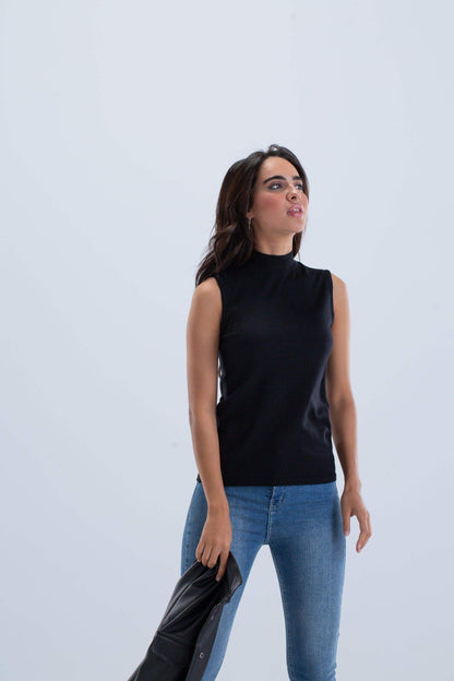 بلوفر بدون أكمام بقصّة Slim Fit