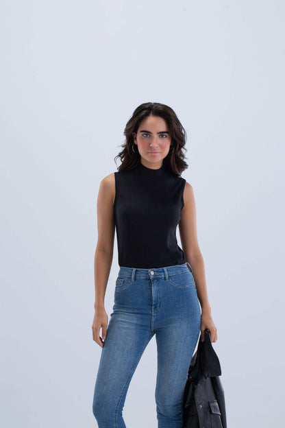 بلوفر بدون أكمام بقصّة Slim Fit