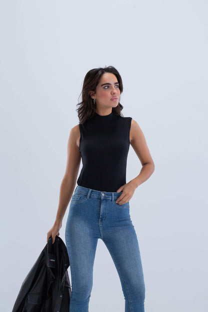 بلوفر بدون أكمام بقصّة Slim Fit