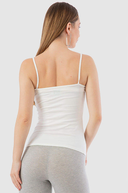 تانك توب سادة بحمالات رفيعة