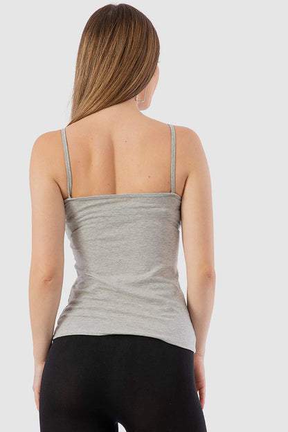 تانك توب سادة بحمالات رفيعة