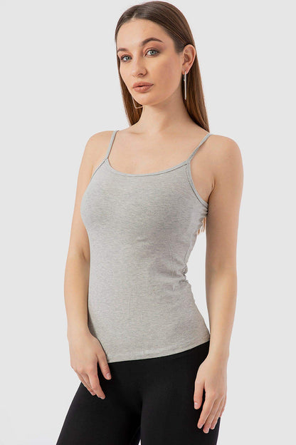 تانك توب سادة بحمالات رفيعة