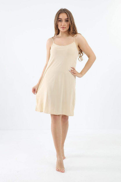 حمالات سباغيتي تحت الفستان