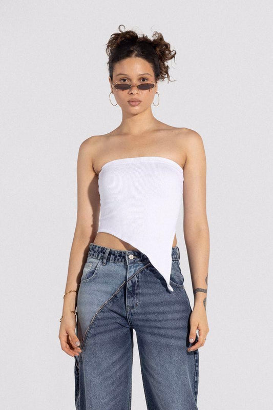 قميص داخلي أبيض غير متماثل بدون حمالات